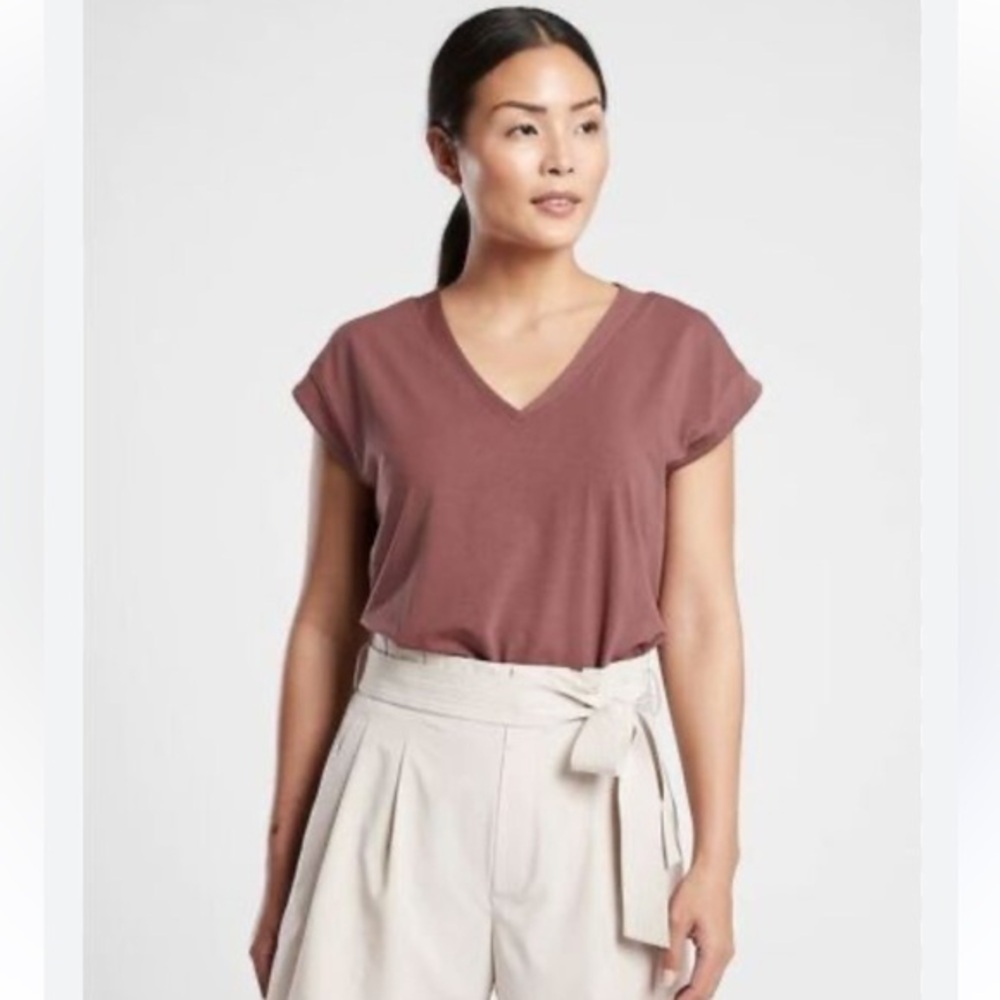 Athleta Mauve V-Neck Short Sleeve Tee